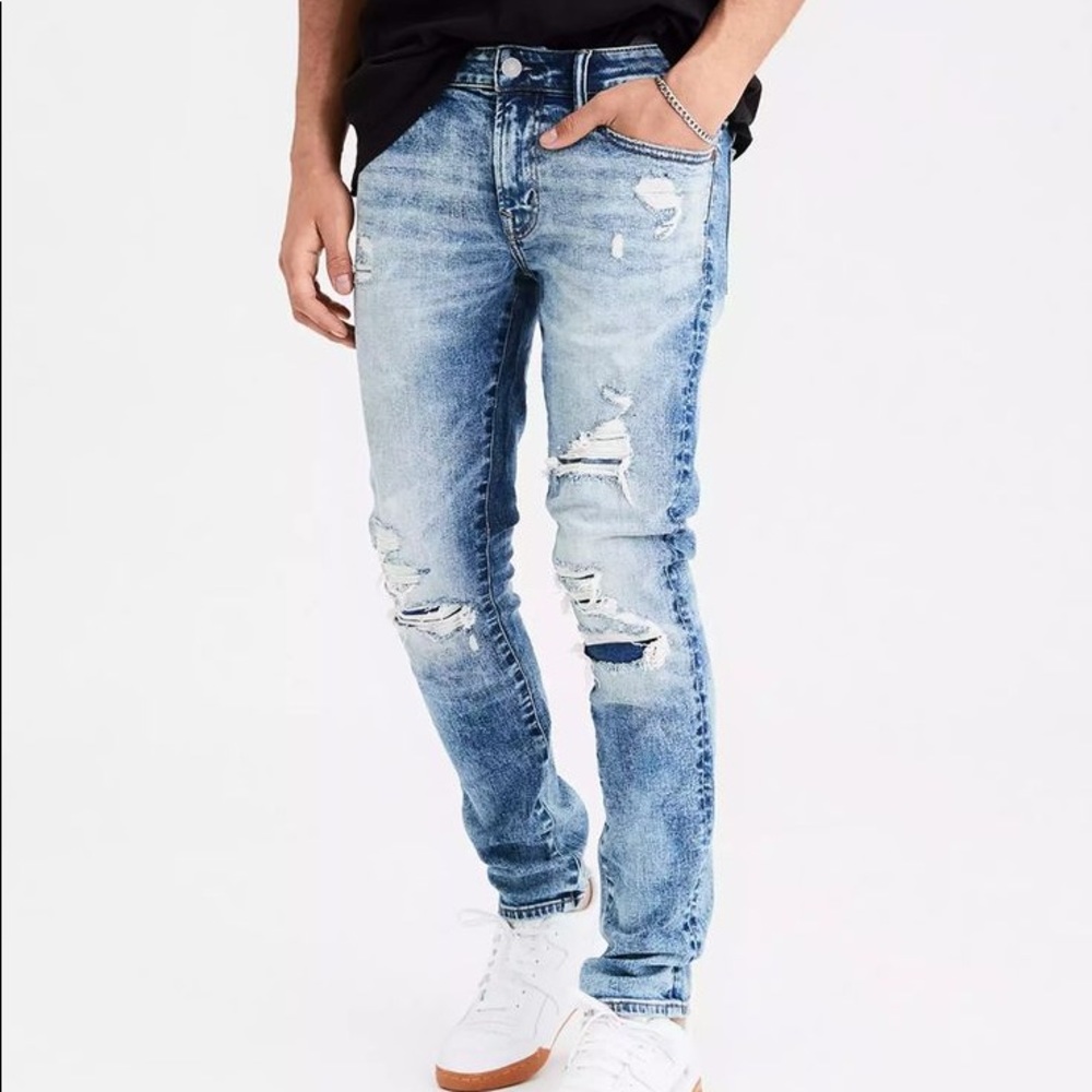 🦅American Eagle Skinny Next Flex Distressed Jeans